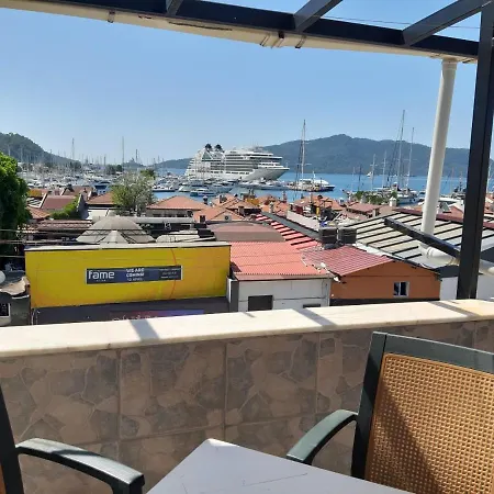 Deniz Ve Marina Manzarali Dubleks Daire * 马尔马里斯